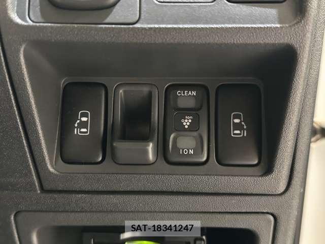 Toyota SIENTA 2013-09 8850638-12