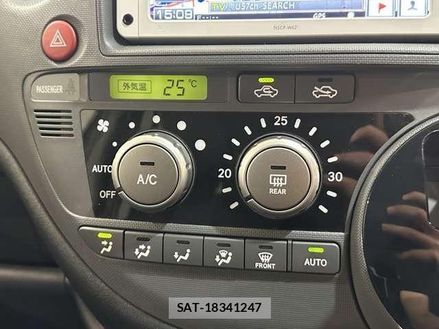Toyota SIENTA 2013-09 8850638-21