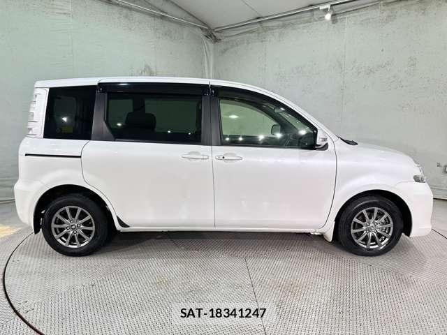 Toyota SIENTA 2013-09 8850638-3
