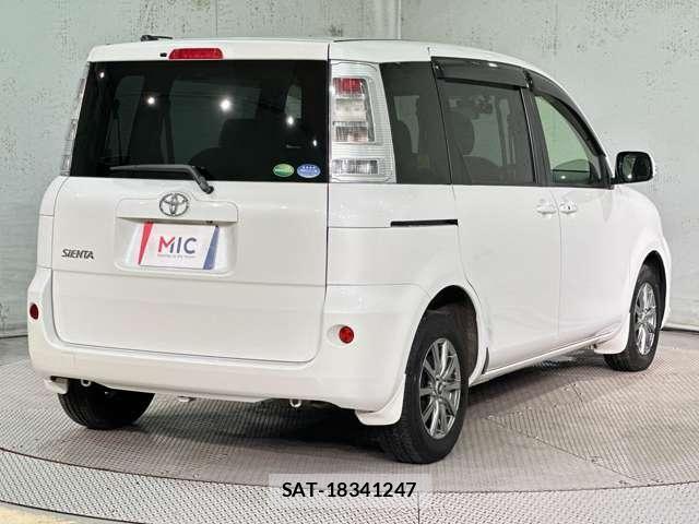 Toyota SIENTA 2013-09 8850638-4