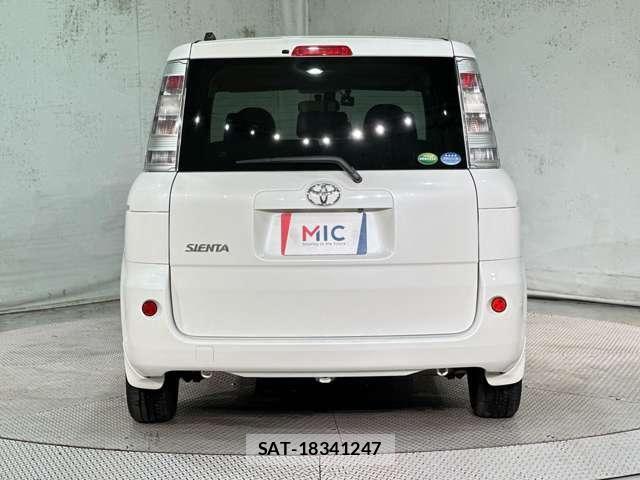 Toyota SIENTA 2013-09 8850638-5