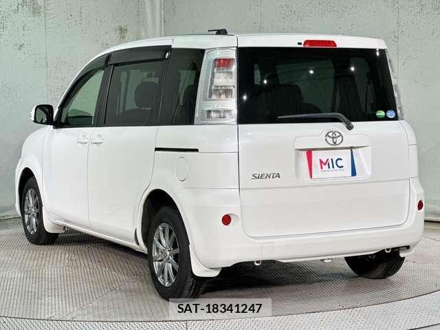 Toyota SIENTA 2013-09 8850638-6