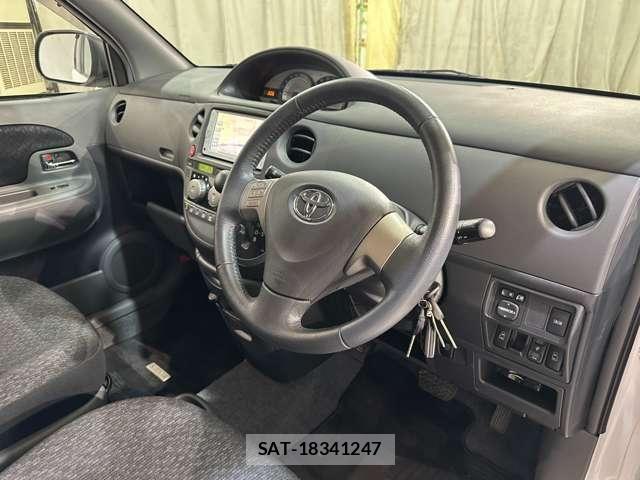 Toyota SIENTA 2013-09 8850638-8