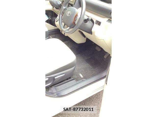 Toyota SIENTA 2016-05 8850639-16