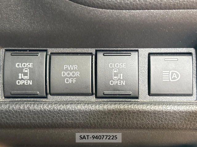 Toyota SIENTA 2023-05 8850631-5