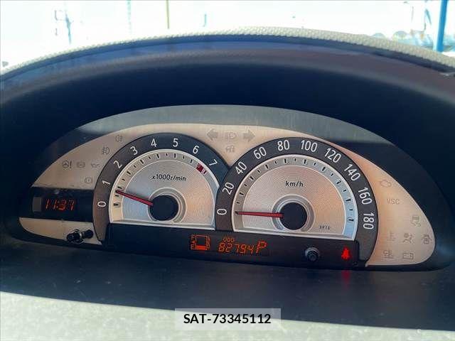 Toyota SIENTA 2011-11 8850641-10