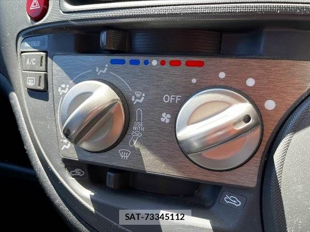 Toyota SIENTA 2011-11 8850641-14