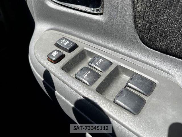 Toyota SIENTA 2011-11 8850641-15