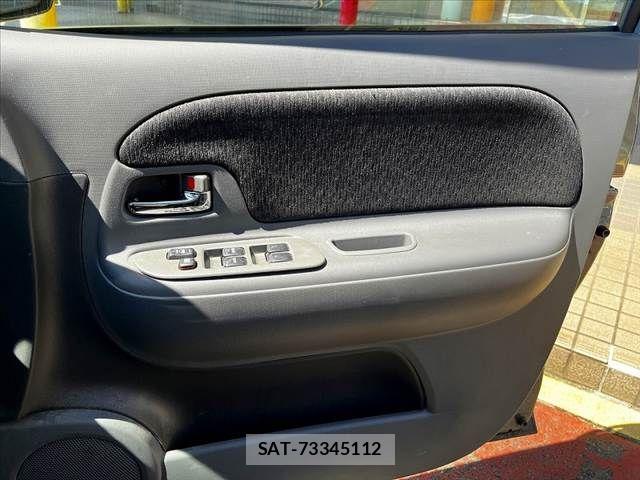 Toyota SIENTA 2011-11 8850641-16