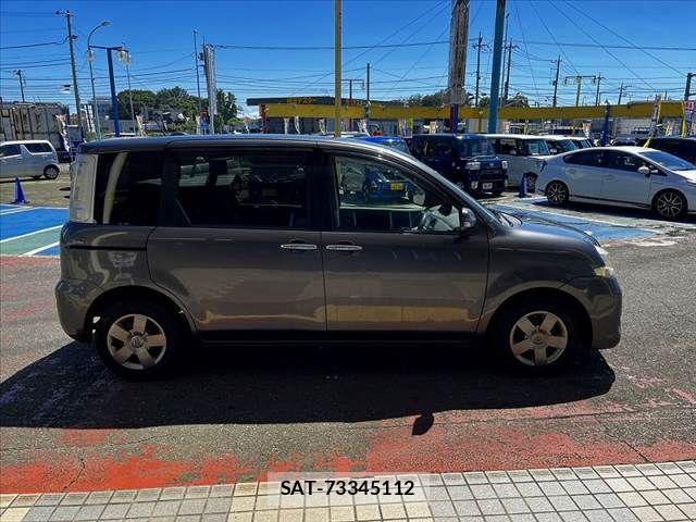 Toyota SIENTA 2011-11 8850641-5