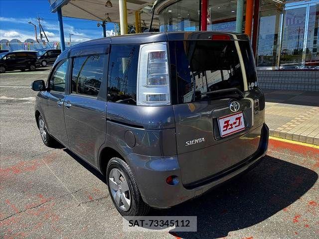 Toyota SIENTA 2011-11 8850641-7