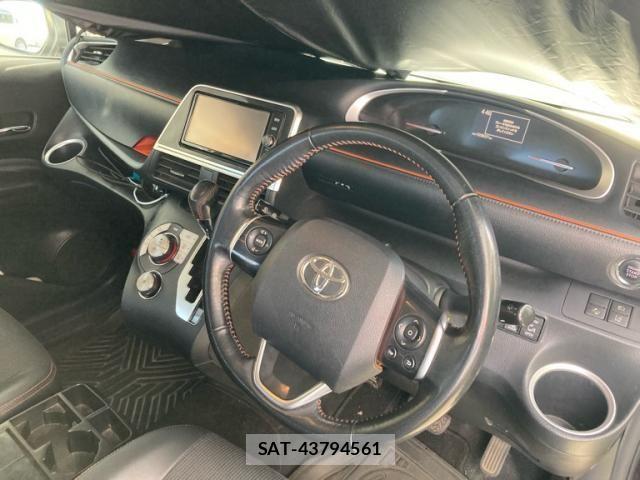 Toyota SIENTA 2017-10 8850636-10