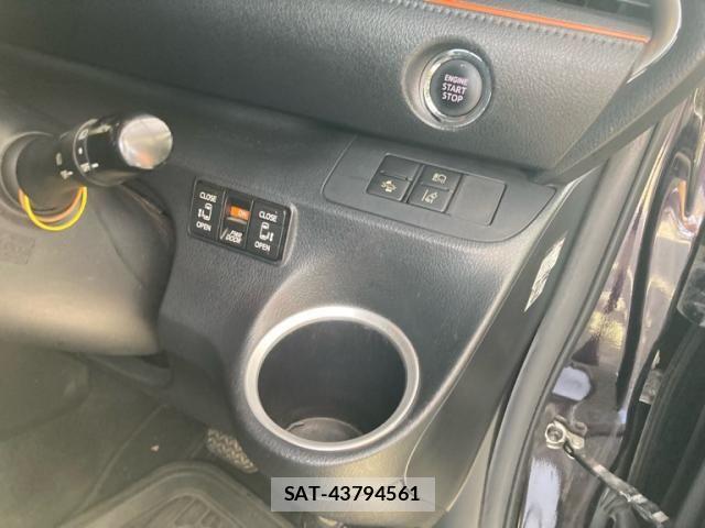 Toyota SIENTA 2017-10 8850636-11