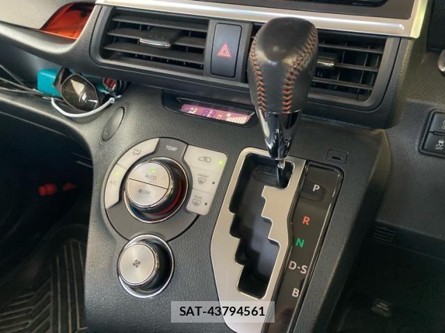 Toyota SIENTA 2017-10 8850636-18