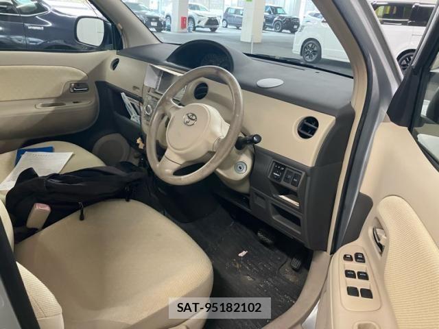 Toyota SIENTA 2009-10 8850642-12