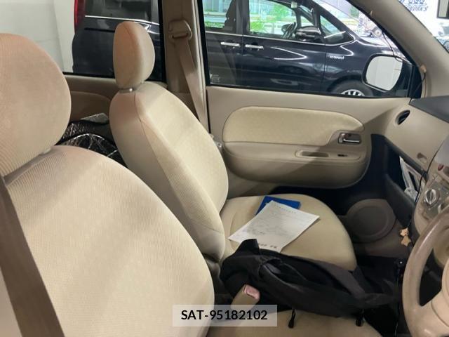 Toyota SIENTA 2009-10 8850642-13