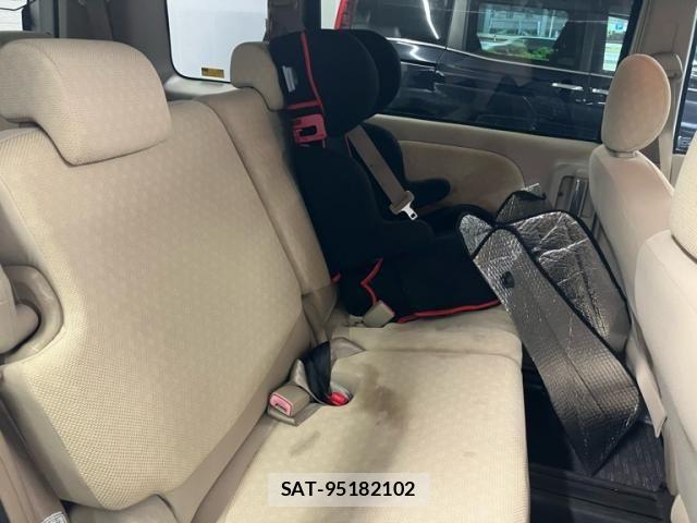 Toyota SIENTA 2009-10 8850642-14
