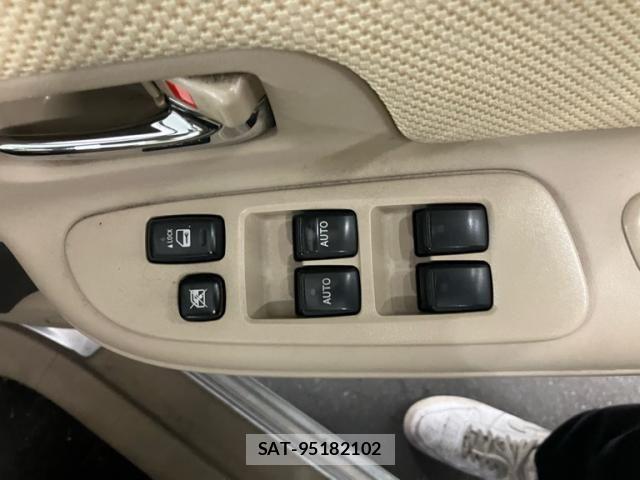Toyota SIENTA 2009-10 8850642-16
