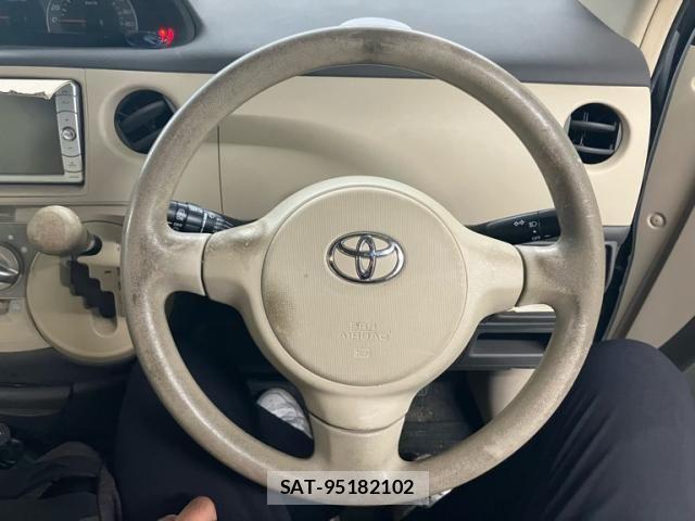 Toyota SIENTA 2009-10 8850642-18