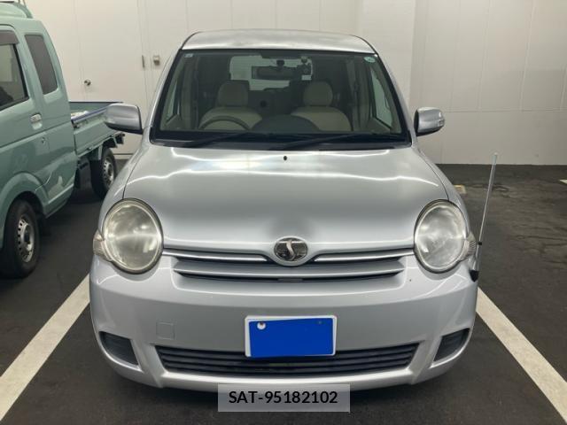Toyota SIENTA 2009-10 8850642-1