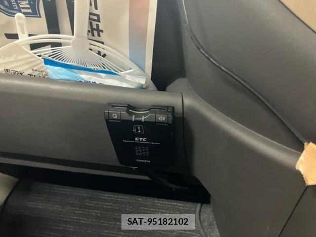 Toyota SIENTA 2009-10 8850642-22