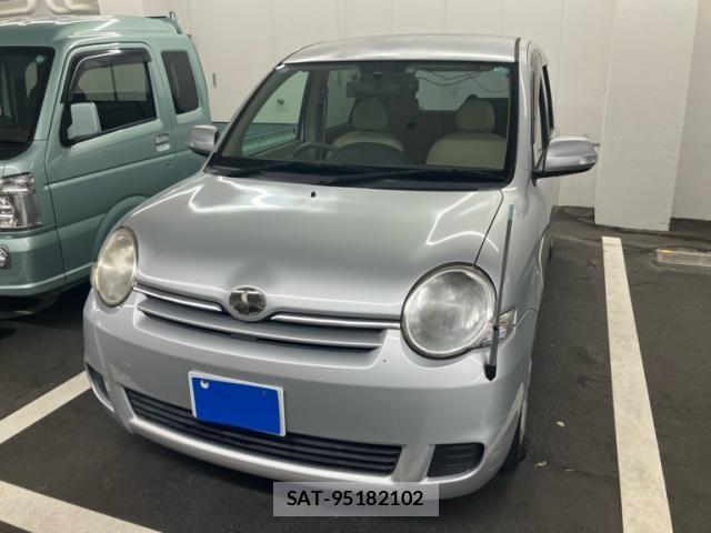 Toyota SIENTA 2009-10 8850642-2