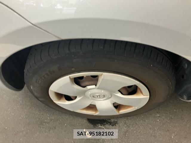 Toyota SIENTA 2009-10 8850642-6