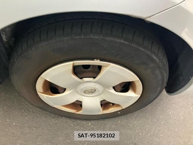 Toyota SIENTA 2009-10 8850642-7