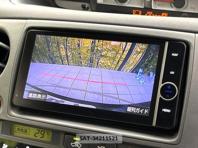 Toyota SIENTA 2013-10 8872061-3