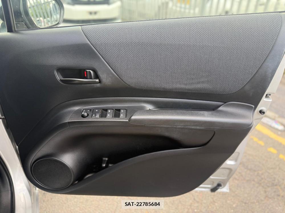 Toyota SIENTA 2017-06 1287995-26