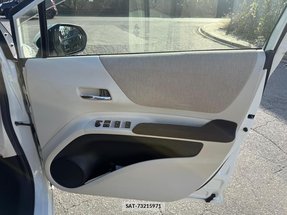 Toyota SIENTA 2017-09 1297073-26