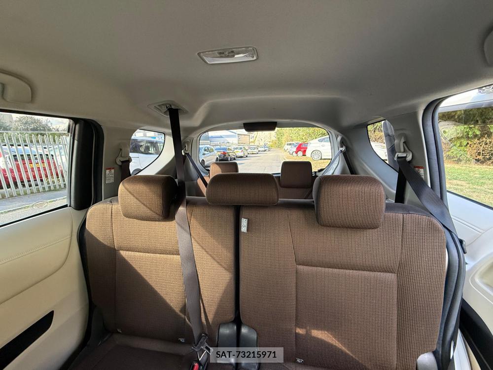 Toyota SIENTA 2017-09 1297073-27