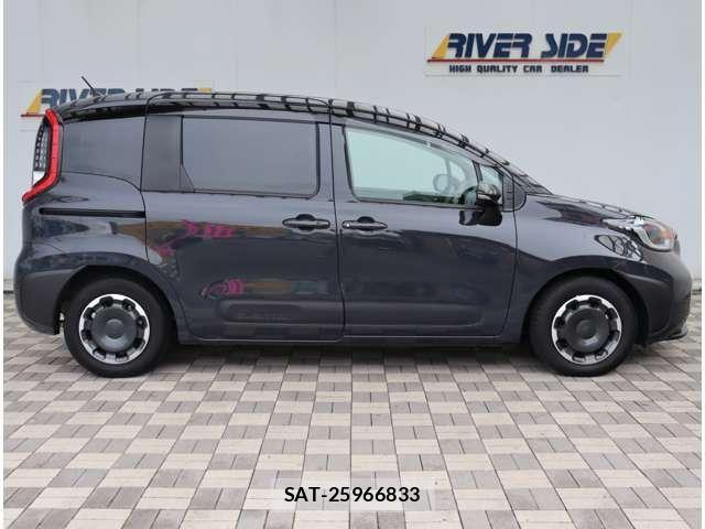 Toyota SIENTA 2024-03 8882121-3