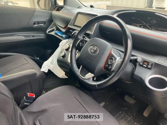 Toyota SIENTA 2021-01 8882138-12