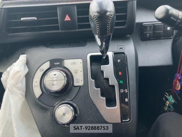 Toyota SIENTA 2021-01 8882138-15