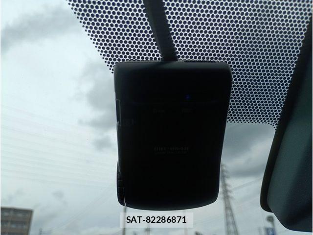 Toyota SIENTA 2015-10 8882144-11