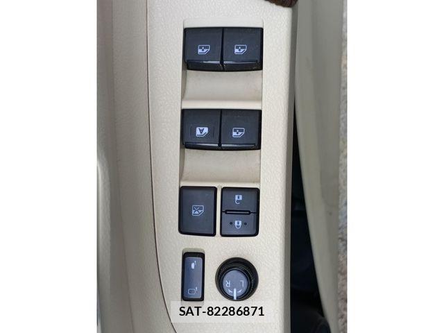Toyota SIENTA 2015-10 8882144-24