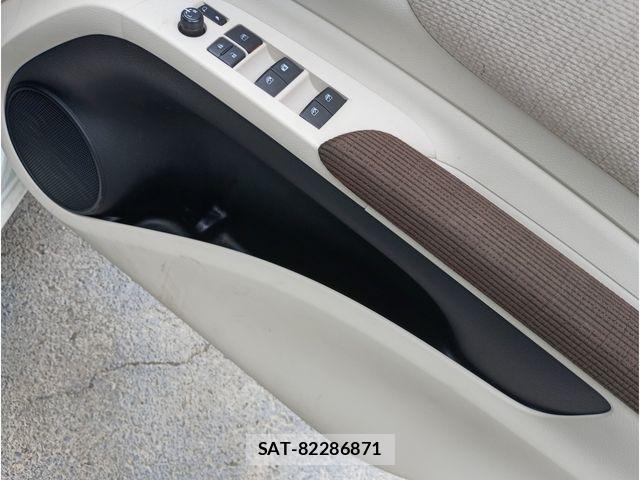 Toyota SIENTA 2015-10 8882144-26