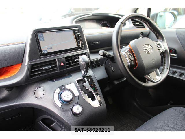 Toyota SIENTA 2015-07 8882146-12