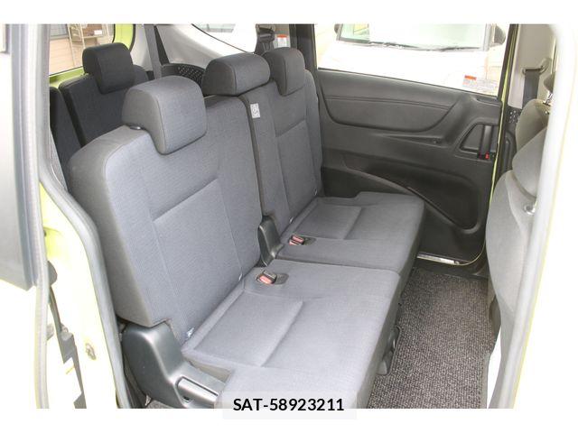 Toyota SIENTA 2015-07 8882146-15