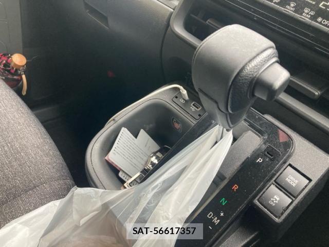 Toyota SIENTA 2022-08 8882123-21
