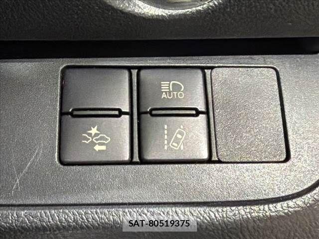 Toyota SIENTA 2018-03 8884340-7