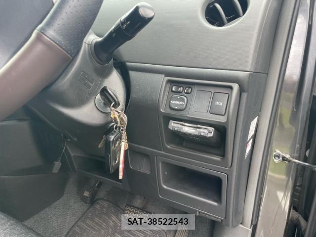Toyota SIENTA 2011-09 8884344-11