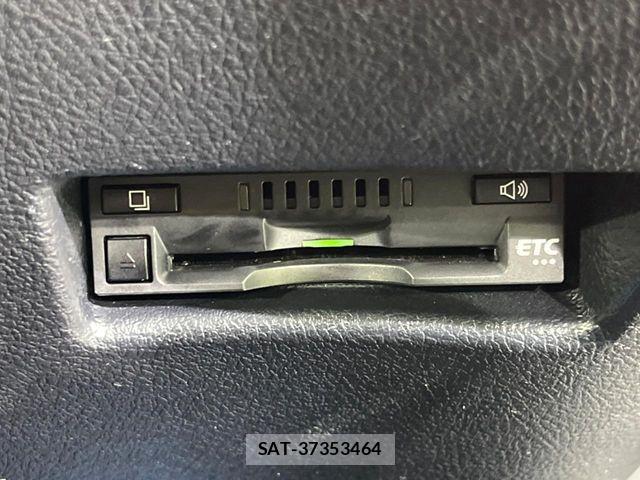 Toyota SIENTA 2017-08 8884339-6