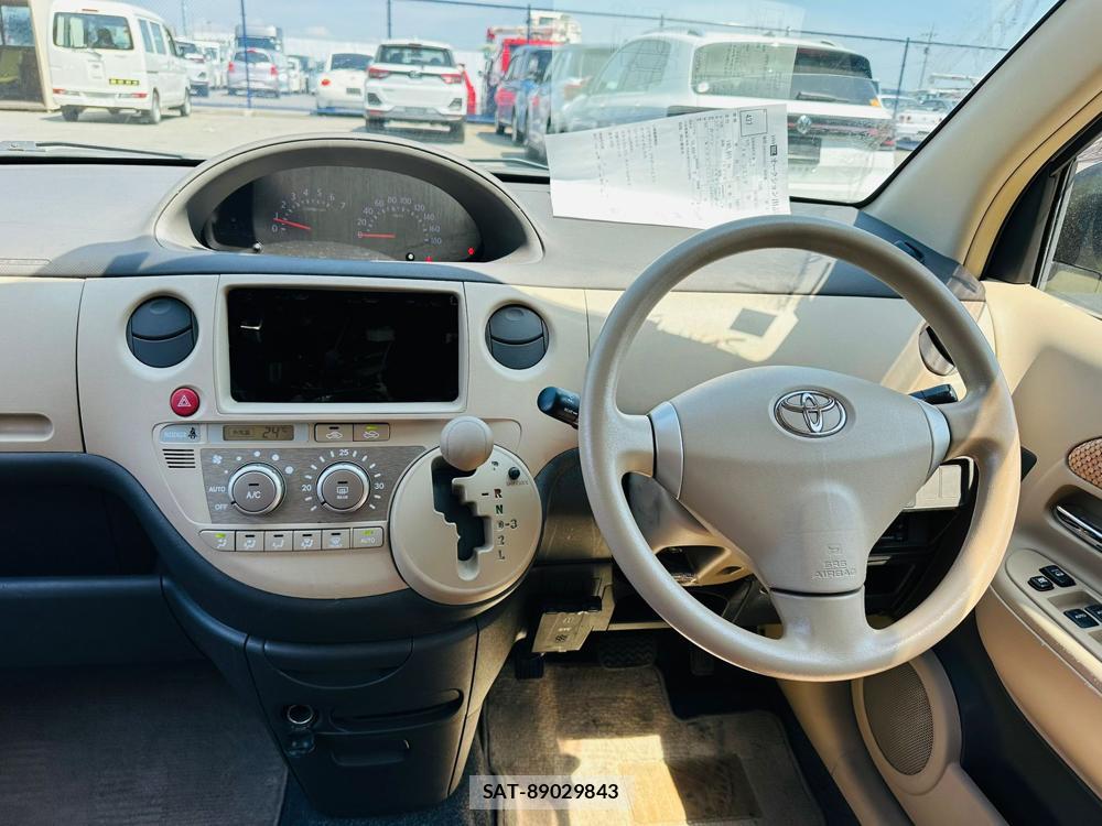 Toyota SIENTA 2013 6631960-13
