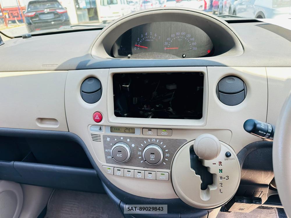 Toyota SIENTA 2013 6631960-18