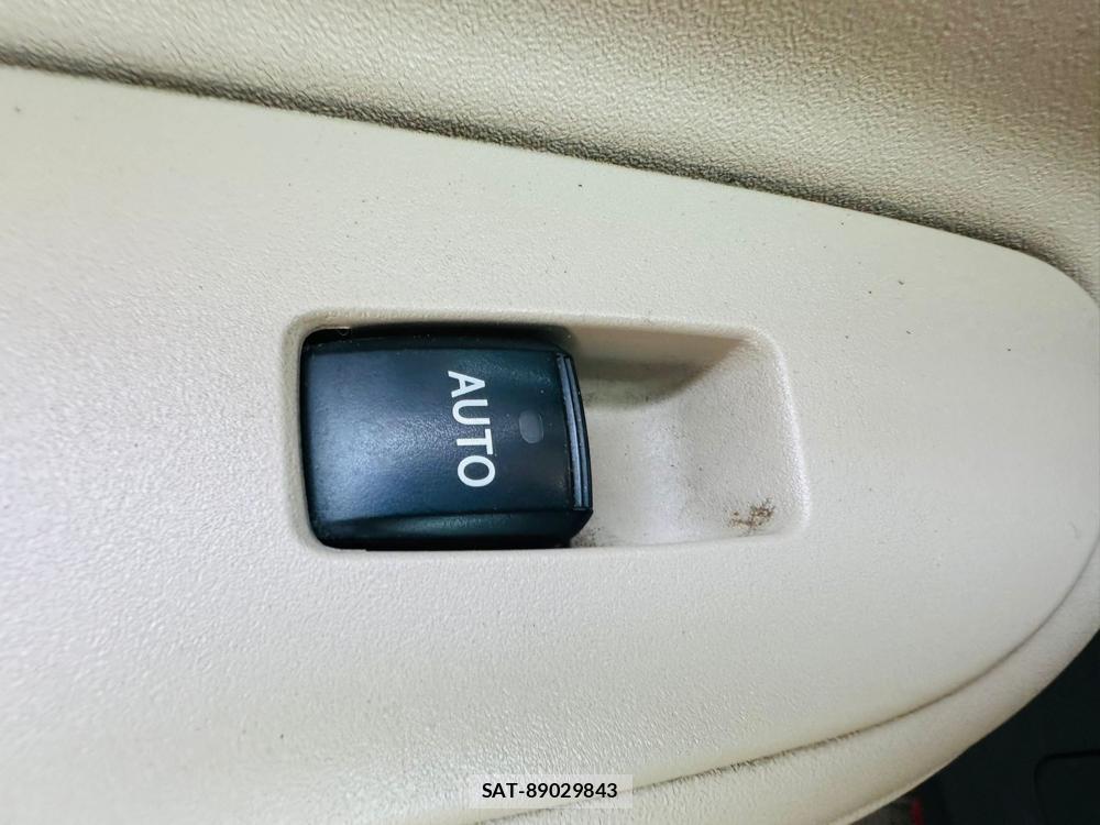 Toyota SIENTA 2013 6631960-22