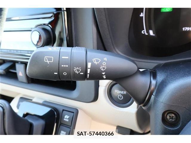 Toyota SIENTA 2024-08 5878526-25