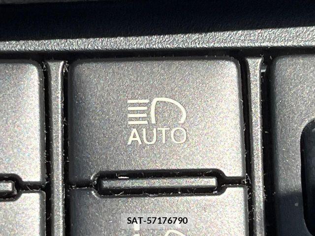 Toyota SIENTA 2015-09 5878667-6