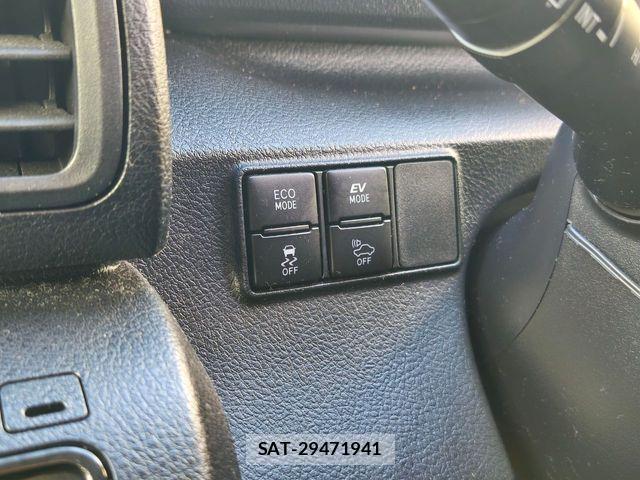 Toyota SIENTA 2017-11 5878647-17